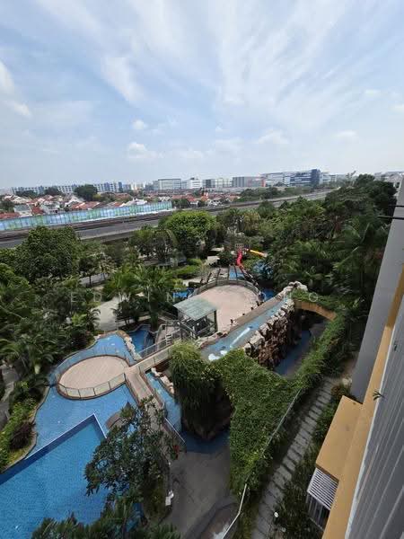The Glades, 12 Bedok Rise, Bedok / Upper East Coast, 3 Bedrooms, 990 sqft, Condominium For Sale, by Edwin Leong, 500275139 - Balcony View 2 - PropertyGuru.com.sg