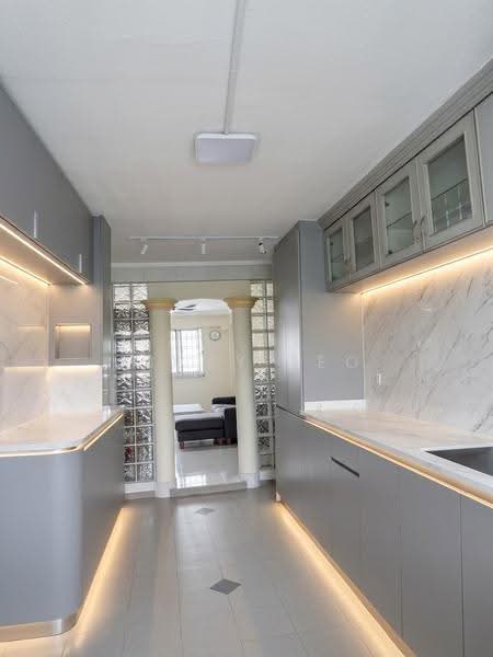 265 Bukit Batok East Avenue 4, 265 Bukit Batok East Avenue 4, Dairy Farm / Bukit Panjang / Choa Chu Kang, 2 Bedrooms, 721 sqft, HDB Flat For Sale, by Ricky Teo, 500275141 - Kitchen virtual staging - PropertyGuru.com.sg