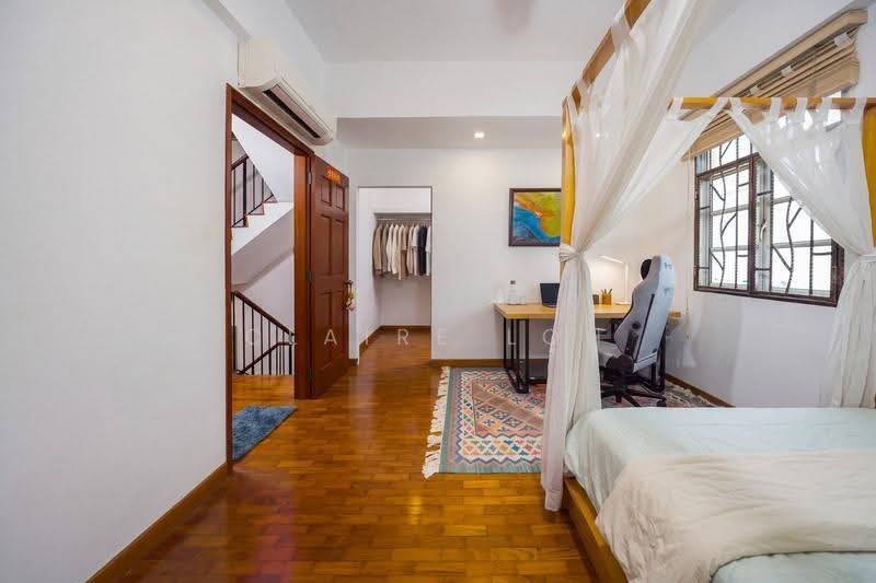 Saraca / Mimosa / Yio Chu Kang, Saraca Road, Seletar / Yio Chu Kang, 5 Bedrooms, 3,100 sqft, Terraced House For Sale, by Claire Loh, 500275142 - Bedroom - PropertyGuru.com.sg
