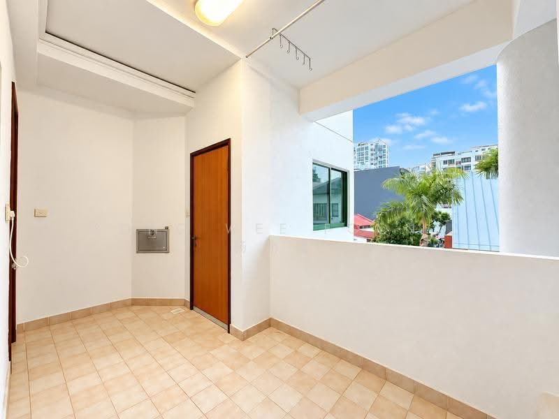 The Aberdeen, 2 Jalan Taman, Balestier / Toa Payoh, 4 Bedrooms, 1,475 sqft, Condominium For Sale, by Yong Wee Foong 杨伟锋, 500275162 - Balcony - PropertyGuru.com.sg