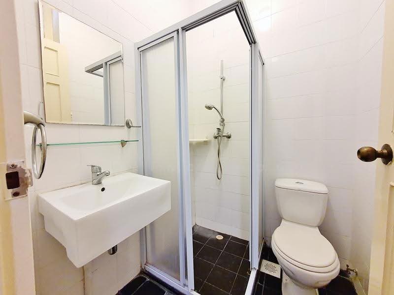 Townerville, McNair Road, Balestier / Toa Payoh, 4 Bedrooms, 2,918 sqft, Conservation House For Rent, by Lawrence Hong, 500275180 - Bathroom - PropertyGuru.com.sg