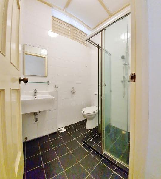 Townerville, McNair Road, Balestier / Toa Payoh, 4 Bedrooms, 2,918 sqft, Conservation House For Rent, by Lawrence Hong, 500275180 - Bathroom - PropertyGuru.com.sg