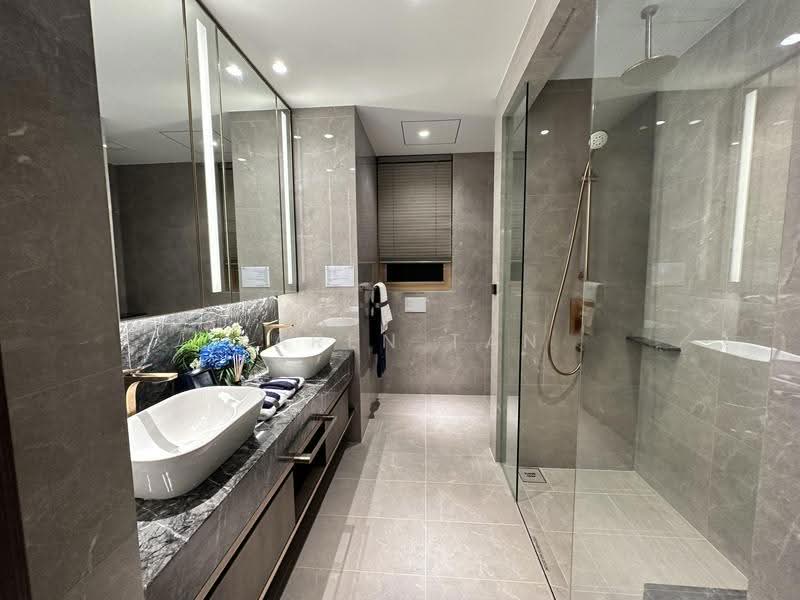 Grand Dunman, 2 Dunman Road, East Coast / Marine Parade, 5 Bedrooms, 2,217 sqft, Condominium For Sale, by Karen Tan, 500275210 - Master Bathroom - PropertyGuru.com.sg