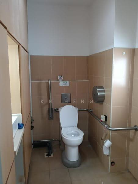 Harrison Road, Macpherson / Potong Pasir, 1,800 sqft, Light Industrial (B1) For Rent, by KH Heng, 500275294 - Bathroom - CommercialGuru.com.sg