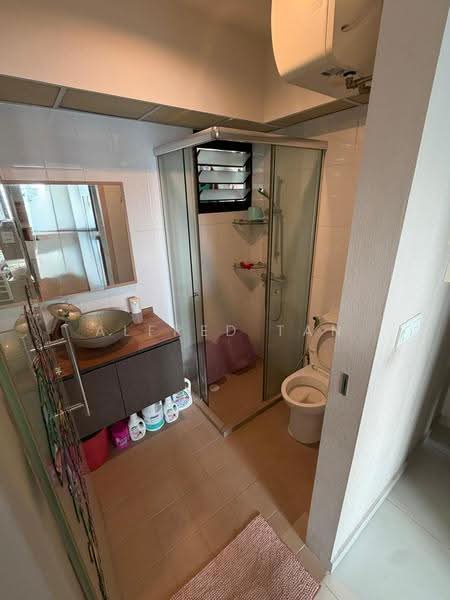 120B Punggol Edge, 120B Edgedale Plains, Hougang / Punggol / Sengkang, 3 Bedrooms, 1,001 sqft, HDB Flat For Sale, by Alfred Tan, 500275300 - Bathroom - PropertyGuru.com.sg