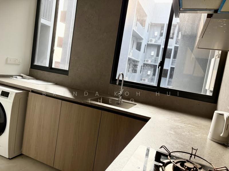 KI Residences At Brookvale, 20 Brookvale Drive, Clementi Park / Upper Bukit Timah, 3 Bedrooms, 980 sqft, Condominium For Rent, by Brenda Koh Hui Theng, 500275320 - Kitchen - PropertyGuru.com.sg