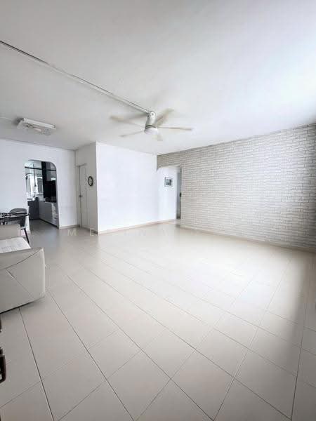 142 Petir Road, 142 Petir Road, Dairy Farm / Bukit Panjang / Choa Chu Kang, 3 Bedrooms, 1,109 sqft, HDB Flat For Sale, by Melina Yap, 500275337 - Living Room - PropertyGuru.com.sg