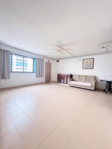 142 Petir Road, 142 Petir Road, Dairy Farm / Bukit Panjang / Choa Chu Kang, 3 Bedrooms, 1,109 sqft, HDB Flat For Sale, by Melina Yap, 500275337 - Living Room - PropertyGuru.com.sg