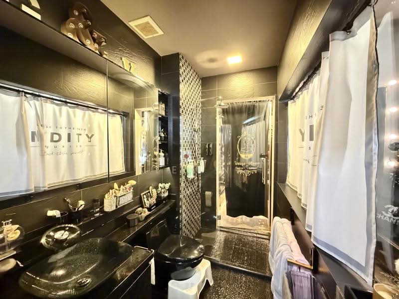 3.5sty Build Up Terrace, Excellent Views, Good Cond, Rare below $4mil unit, Kovan Estate, Serangoon Estate, Poh Huat Estate, Hougang / Punggol / Sengkang, 4 Bedrooms, 3,200 sqft, Terraced House For Sale, by Alex Ng, 500275341 - Bathroom - PropertyGuru.com.sg