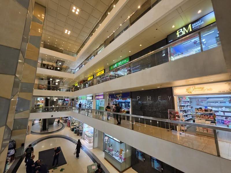 Peninsula Plaza, 111 North Bridge Road, City Hall / Clarke Quay, 2,454 sqft, Other Retail For Sale, by Anthony Phey, 500275349 - Interior - CommercialGuru.com.sg