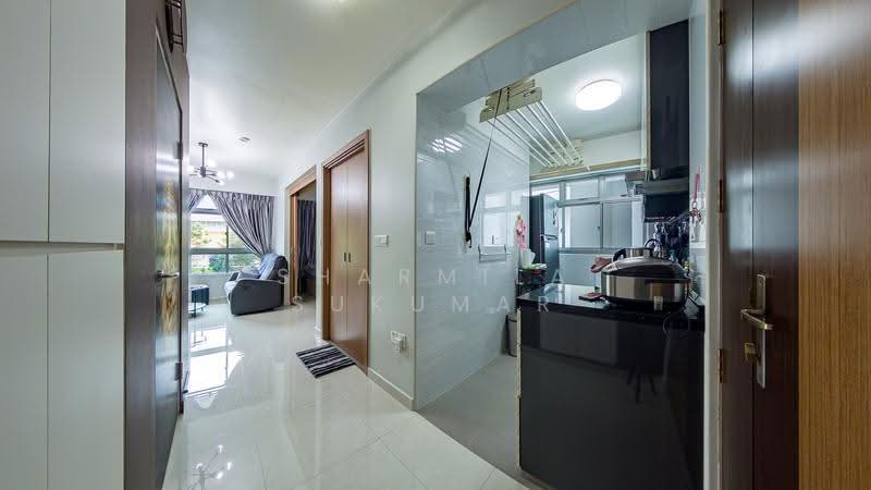 421A Northshore Drive, 421A Northshore Drive, Hougang / Punggol / Sengkang, 1 Bedroom, 409 sqft, HDB Flat For Sale, by Sharmila Sukumar, 500275351 - Living Room and Kitchen View - PropertyGuru.com.sg