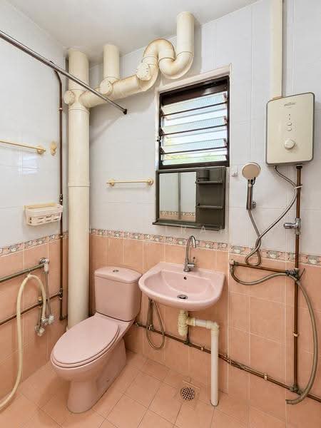 609 Ang Mo Kio Avenue 4, 609 Ang Mo Kio Avenue 4, Ang Mo Kio / Bishan / Thomson, Room Rental, 130 sqft, HDB Flat For Rent, by Nadhirah Ismail, 500275358 - Bathroom - PropertyGuru.com.sg
