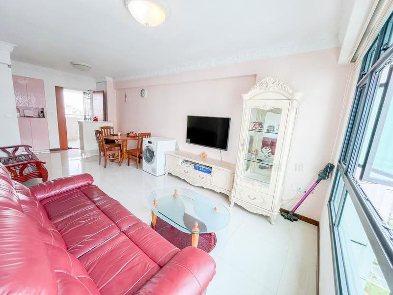 697A Jurong West Central 3, 697A Jurong West Central 3, Boon Lay / Jurong / Tuas, 3 Bedrooms, 1,001 sqft, HDB Flat For Sale, by Joseph Ng 黄德顺, 500275368 - Living Room - PropertyGuru.com.sg