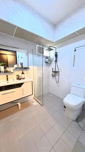 871B Tampines Street 86, 871B Tampines Street 86, Pasir Ris / Tampines, 3 Bedrooms, 1,227 sqft, HDB Flat For Sale, by Sophian Hardie, 500275374 - Bathroom - PropertyGuru.com.sg