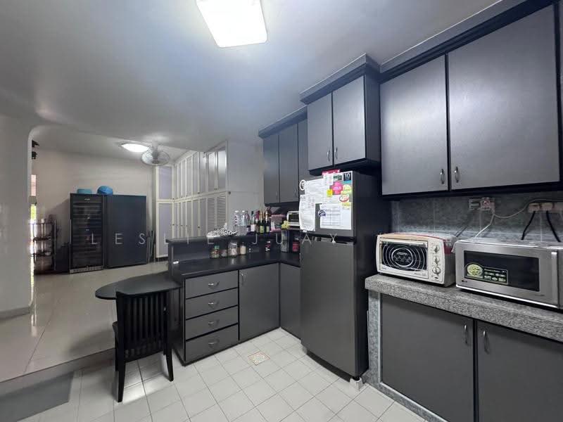 **LANDED7772**@ 2Sty Original Terr in Charlton Estate, Hougang / Punggol / Sengkang, 4 Bedrooms, 2,200 sqft, Terraced House For Sale, by Leslie Juay 芮哲熙, 500275376 - Kitchen - PropertyGuru.com.sg