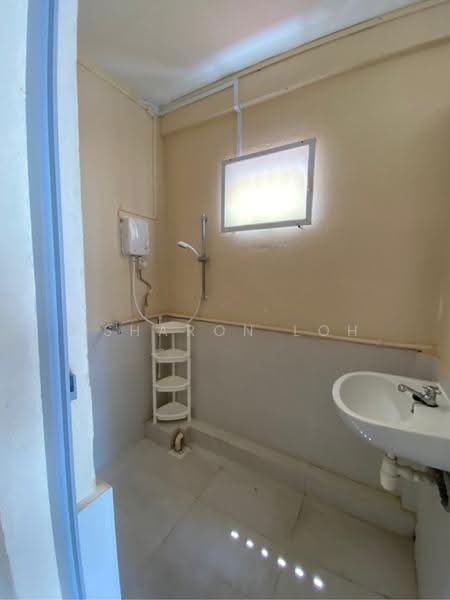 Burnfoot Terrace, Burnfoot Terrace, East Coast / Marine Parade, 1,668 sqft, Shop / Shophouse For Rent, by Ssharon Loh, 500275379 - Bathroom - CommercialGuru.com.sg