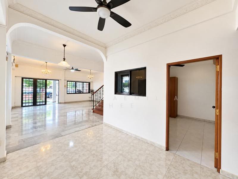 D15 | MOMENTS AWAY FROM i12KATONG!, Lorong Stangee, East Coast / Marine Parade, 4 Bedrooms, 2,100 sqft, Corner Terrace For Rent, by Janel Aemilia Chee, 500275423 - Living Room - PropertyGuru.com.sg