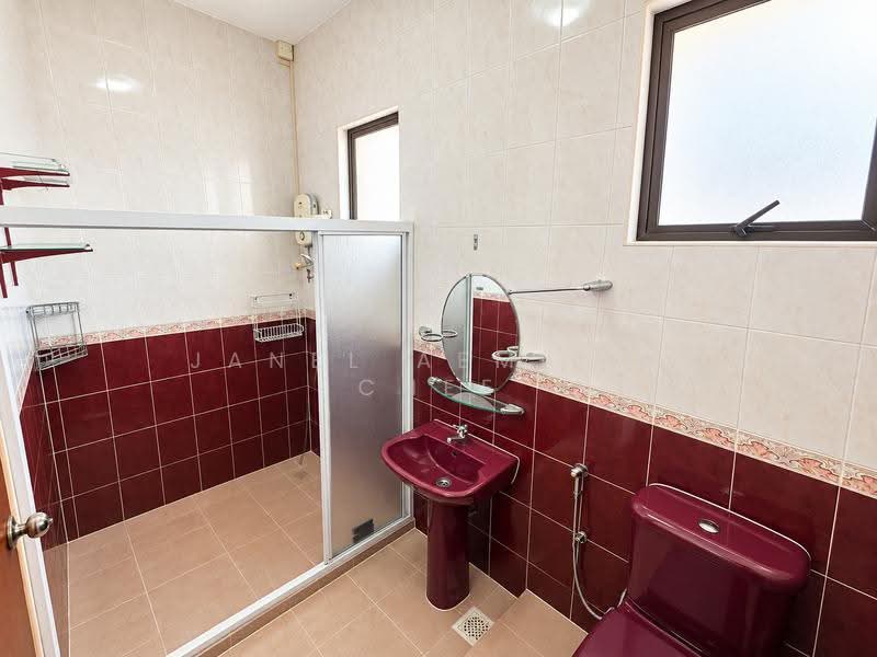 D15 | MOMENTS AWAY FROM i12KATONG!, Lorong Stangee, East Coast / Marine Parade, 4 Bedrooms, 2,100 sqft, Corner Terrace For Rent, by Janel Aemilia Chee, 500275423 - Bathroom - PropertyGuru.com.sg