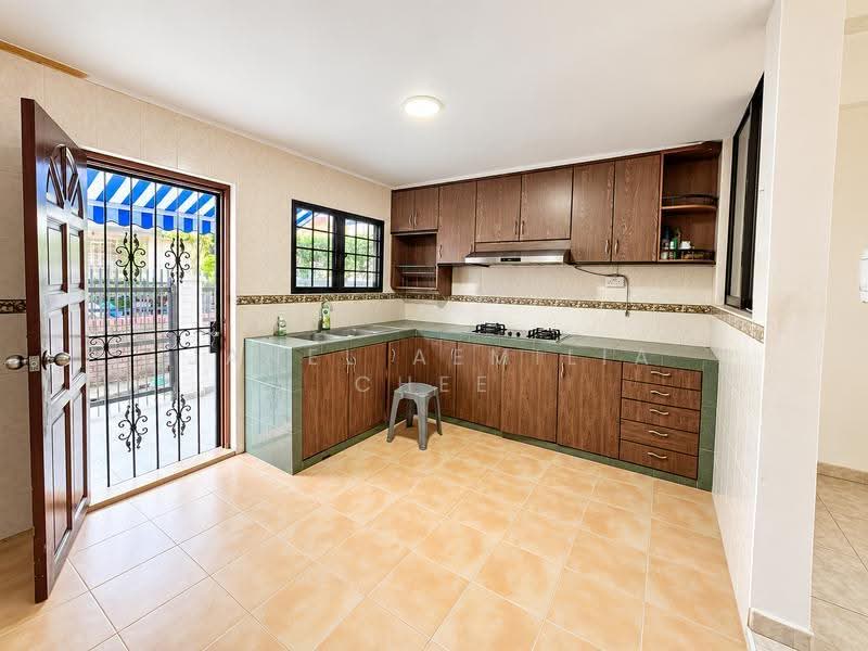 D15 | MOMENTS AWAY FROM i12KATONG!, Lorong Stangee, East Coast / Marine Parade, 4 Bedrooms, 2,100 sqft, Corner Terrace For Rent, by Janel Aemilia Chee, 500275423 - Kitchen - PropertyGuru.com.sg