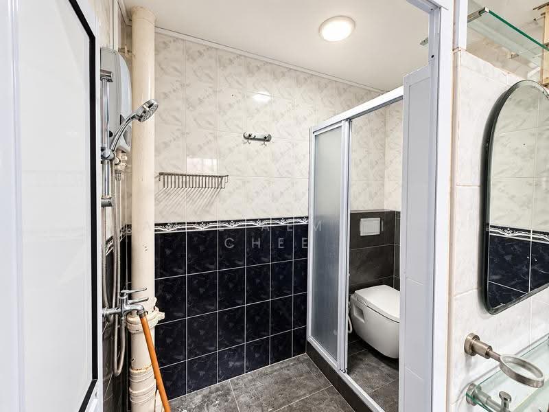 D15 | MOMENTS AWAY FROM i12KATONG!, Lorong Stangee, East Coast / Marine Parade, 4 Bedrooms, 2,100 sqft, Corner Terrace For Rent, by Janel Aemilia Chee, 500275423 - Bathroom - PropertyGuru.com.sg