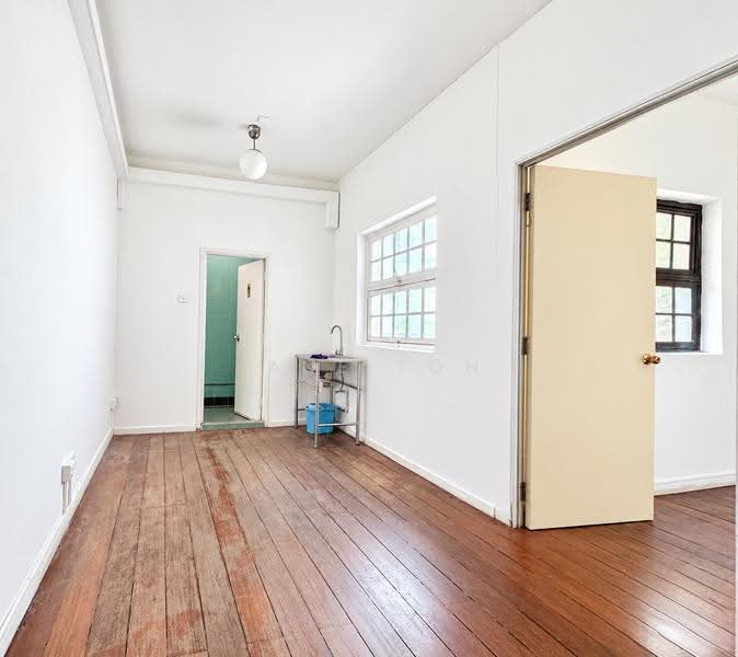 Cheap Shophouse Office in Boat Quay, Boat Quay / Raffles Place / Marina, 1,097 sqft, Office For Rent, by Jane Toh, 500275424 - Interior - CommercialGuru.com.sg
