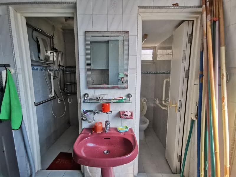 15 Ghim Moh Road, 15 Ghim Moh Road, Tanglin / Holland / Bukit Timah, Room Rental, 140 sqft, HDB Flat For Rent, by Eunice Wong, 500275429 - Bathroom - PropertyGuru.com.sg