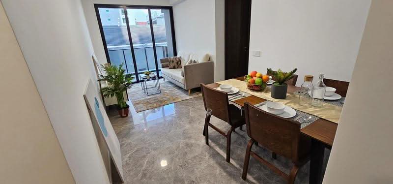 The M, 36 Middle Road, Beach Road / Bugis / Rochor, 2 Bedrooms, 667 sqft, Condominium For Sale, by Lester T., 500275435 - Living Room - PropertyGuru.com.sg