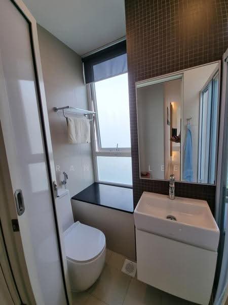 Carlyx Green, 41 Carlisle Road, Farrer Park / Serangoon Rd, 3 Bedrooms, 990 sqft, Apartment For Sale, by Francis Lee, 500275436 - Bathroom - PropertyGuru.com.sg