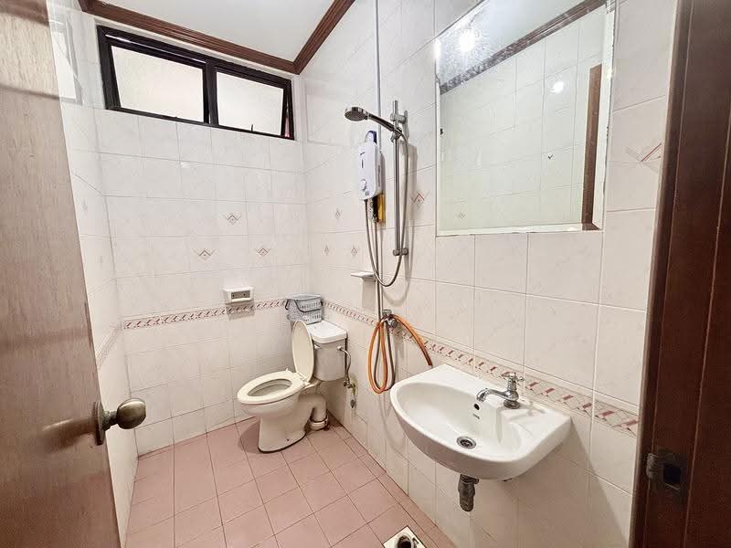 Sarhad Ville, 45 - 59C Lorong Sarhad, Buona Vista / West Coast / Clementi New Town, Room Rental, 120 sqft, Condominium For Rent, by Chloe Tey, 500275438 - Bathroom - PropertyGuru.com.sg