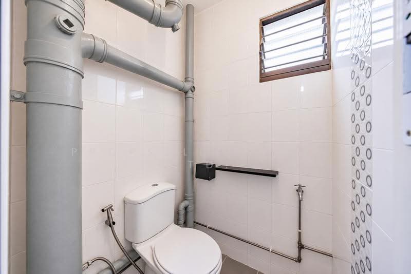 506 Bukit Batok Street 52, 506 Bukit Batok Street 52, Dairy Farm / Bukit Panjang / Choa Chu Kang, 2 Bedrooms, 646 sqft, HDB Flat For Sale, by KOH YONG JIAN, 500275451 - Bathroom - PropertyGuru.com.sg