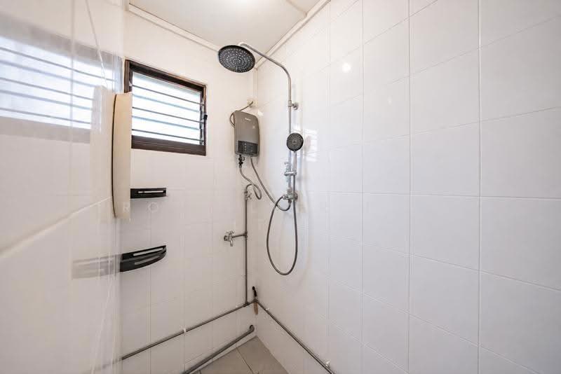 506 Bukit Batok Street 52, 506 Bukit Batok Street 52, Dairy Farm / Bukit Panjang / Choa Chu Kang, 2 Bedrooms, 646 sqft, HDB Flat For Sale, by KOH YONG JIAN, 500275451 - Bathroom - PropertyGuru.com.sg