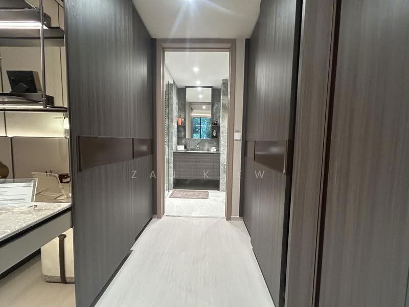 Lucerne Grand, Lakeside Drive, Boon Lay / Jurong / Tuas, 4 Bedrooms, 1,152 sqft, Condominium For Sale, by Zan Kiew, 500275460 - Corridor - PropertyGuru.com.sg