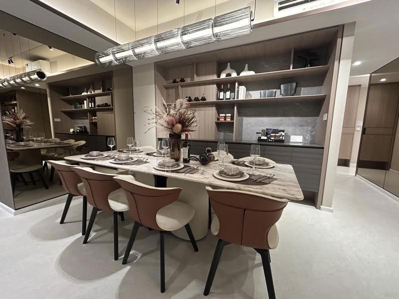 Lucerne Grand, Lakeside Drive, Boon Lay / Jurong / Tuas, 4 Bedrooms, 1,152 sqft, Condominium For Sale, by Zan Kiew, 500275460 - Dining Room - PropertyGuru.com.sg