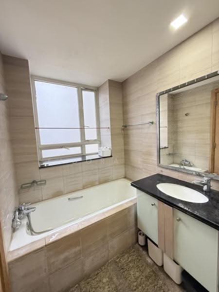 Goldenhill Park Condo, 60 Mei Hwan Drive, Ang Mo Kio / Bishan / Thomson, 3 Bedrooms, 1,313 sqft, Condominium For Sale, by Eldora Lie, 500275466 - Master bathroom - PropertyGuru.com.sg