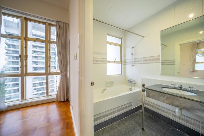 Leonie Condotel, 2 Leonie Hill Road, Orchard / River Valley, 4 Bedrooms, 2,770 sqft, Condominium For Rent, by Johnny Chia, 500275472 - Bathroom - PropertyGuru.com.sg