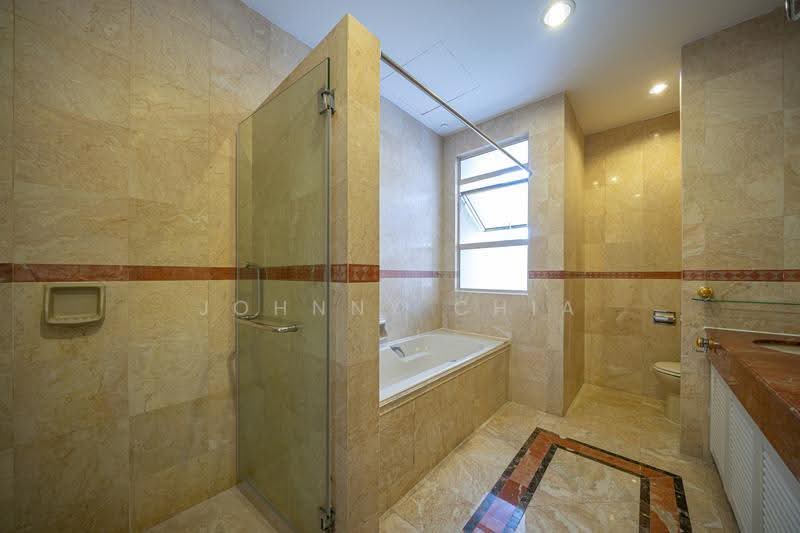 Leonie Condotel, 2 Leonie Hill Road, Orchard / River Valley, 4 Bedrooms, 2,770 sqft, Condominium For Rent, by Johnny Chia, 500275472 - Bathroom - PropertyGuru.com.sg