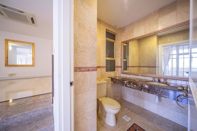 Leonie Condotel, 2 Leonie Hill Road, Orchard / River Valley, 4 Bedrooms, 2,770 sqft, Condominium For Rent, by Johnny Chia, 500275472 - Bathroom - PropertyGuru.com.sg