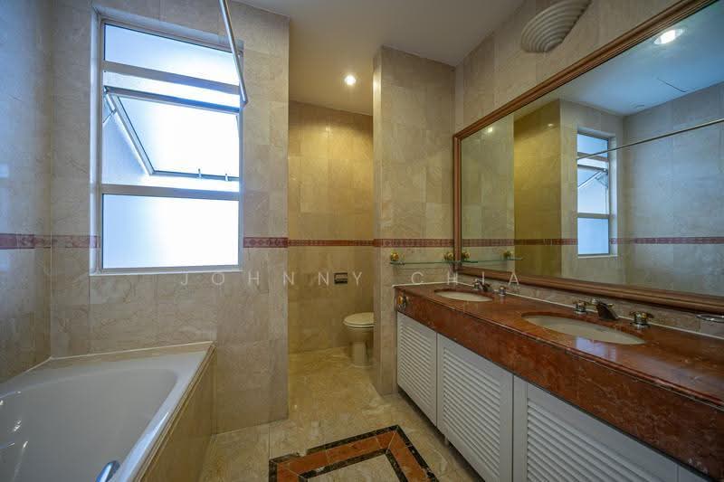 Leonie Condotel, 2 Leonie Hill Road, Orchard / River Valley, 4 Bedrooms, 2,770 sqft, Condominium For Rent, by Johnny Chia, 500275472 - Bathroom - PropertyGuru.com.sg