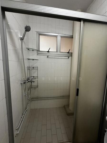 428 Hougang Avenue 6, 428 Hougang Avenue 6, Hougang / Punggol / Sengkang, 4 Bedrooms, 1,572 sqft, HDB Flat For Rent, by Charlee Ng, 500275545 - Bathroom - PropertyGuru.com.sg