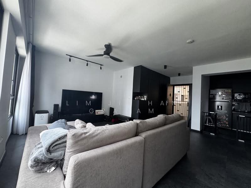 402A Fernvale Lane, 402A Fernvale Lane, Hougang / Punggol / Sengkang, 3 Bedrooms, 1,216 sqft, HDB Flat For Sale, by Lim Jie Han Graham, 500275556 - Living Room - PropertyGuru.com.sg