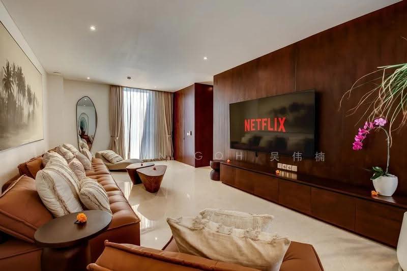 黄金地段 Impressive WIDE FRONTAGE!! near King Albert Park MRT!!, Newton / Novena, 5 Bedrooms, 7,000 sqft, Good Class Bungalow For Sale, by Martin Goh 吴伟楠, 500275578 - Living Room - PropertyGuru.com.sg