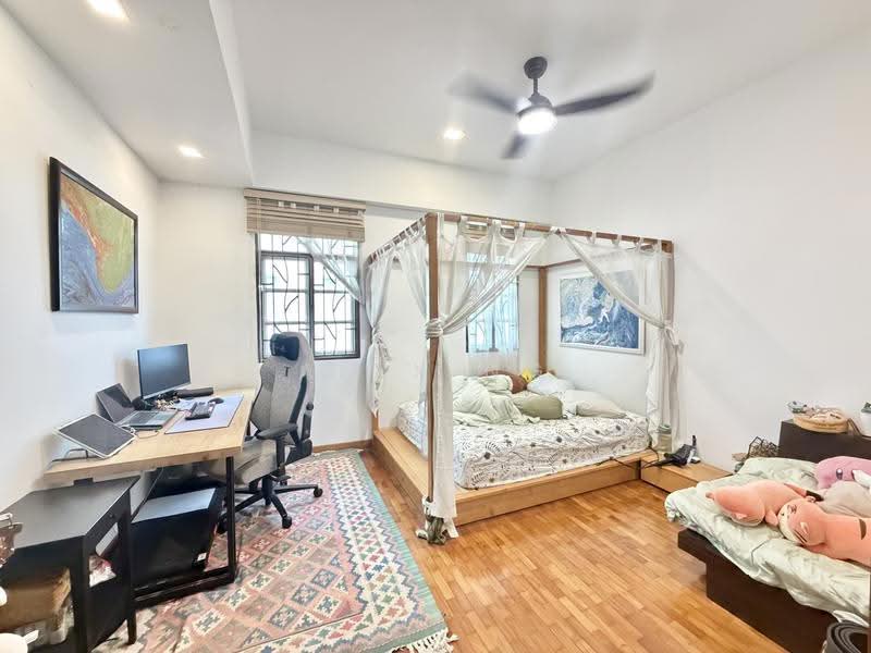 3sty FH Terrace, Good Layout, Air well, wide road, park 2 cars, Gd Cond, Serious seller, Seletar Estate, Yio Chu Kang Estate, Saraca, Mimosa Estate, Seletar / Yio Chu Kang, 5 Bedrooms, 3,200 sqft, Terraced House For Sale, by Alex Ng, 500275593 - Bedroom - PropertyGuru.com.sg