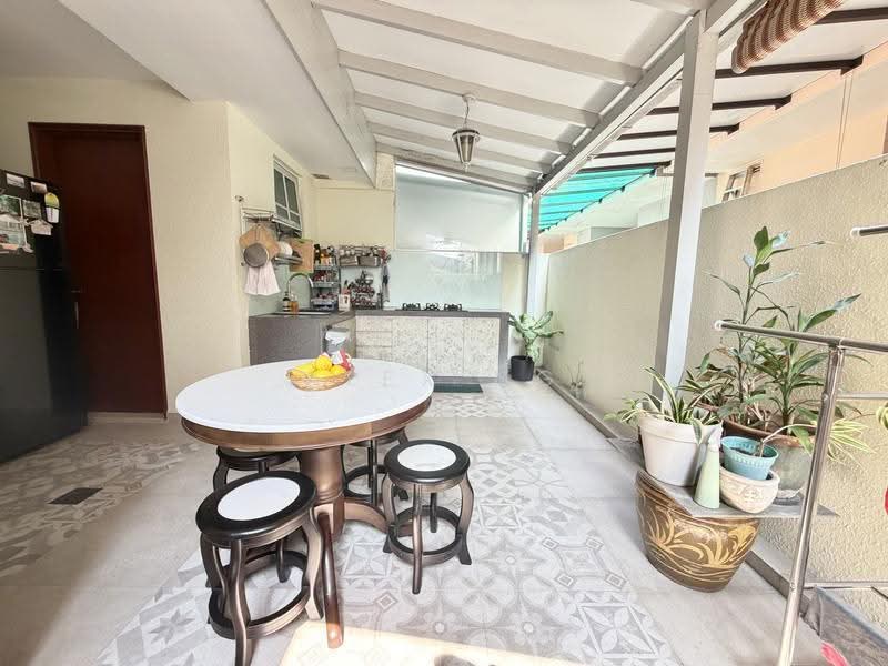 3sty FH Terrace, Good Layout, Air well, wide road, park 2 cars, Gd Cond, Serious seller, Seletar Estate, Yio Chu Kang Estate, Saraca, Mimosa Estate, Seletar / Yio Chu Kang, 5 Bedrooms, 3,200 sqft, Terraced House For Sale, by Alex Ng, 500275593 - Kitchen - PropertyGuru.com.sg