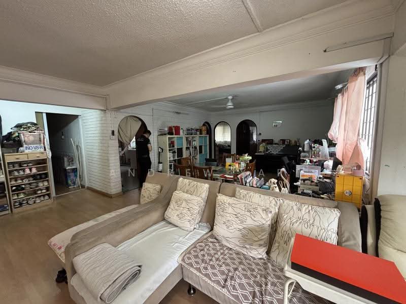 236 Lorong 1 Toa Payoh, 236 Lorong 1 Toa Payoh, Balestier / Toa Payoh, 4 Bedrooms, 1,572 sqft, HDB Flat For Sale, by Andrew Yap, 500275600 - Living Room - PropertyGuru.com.sg