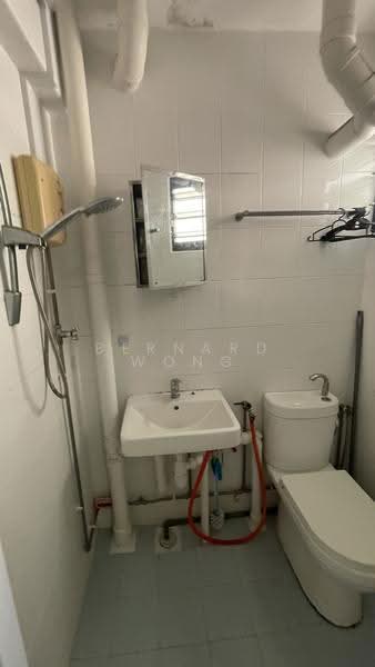 180 Ang Mo Kio Avenue 5, 180 Ang Mo Kio Avenue 5, Ang Mo Kio / Bishan / Thomson, 2 Bedrooms, 732 sqft, HDB Flat For Sale, by Bernard Wong, 500275605 - Bathroom - PropertyGuru.com.sg