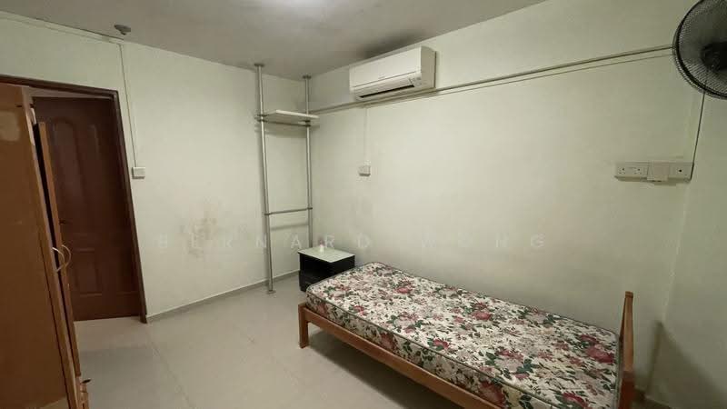 180 Ang Mo Kio Avenue 5, 180 Ang Mo Kio Avenue 5, Ang Mo Kio / Bishan / Thomson, 2 Bedrooms, 732 sqft, HDB Flat For Sale, by Bernard Wong, 500275605 - Bedroom - PropertyGuru.com.sg