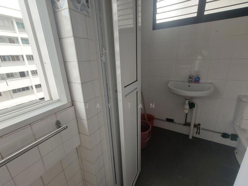 635 Hougang Avenue 8, 635 Hougang Avenue 8, Hougang / Punggol / Sengkang, Room Rental, 90 sqft, HDB Flat For Rent, by Jay Tan, 500275616 - Bathroom - PropertyGuru.com.sg