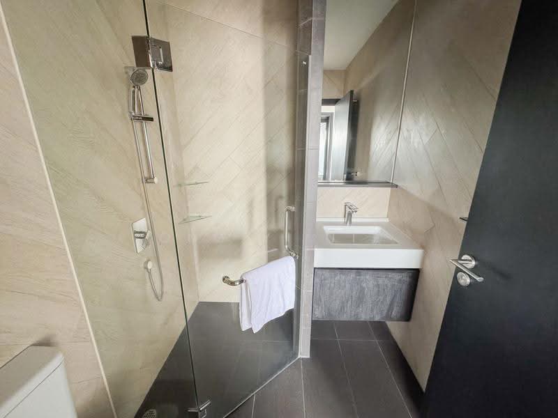 The Orient, 251 Pasir Panjang Road, Buona Vista / West Coast / Clementi New Town, 2 Bedrooms, 721 sqft, Condominium For Rent, by Ong Yi Jie, 500275629 - Bathroom - PropertyGuru.com.sg