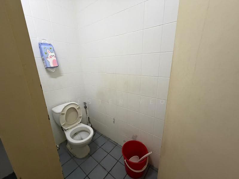 LW Technocentre, 31 Toh Guan Road East, Boon Lay / Jurong / Tuas, 750 sqft, Factory / Workshop (B2) For Rent, by Hester Yeo, 500275631 - Bathroom - CommercialGuru.com.sg