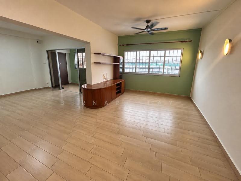 815 Jurong West Street 81, 815 Jurong West Street 81, Boon Lay / Jurong / Tuas, 3 Bedrooms, 1,302 sqft, HDB Flat For Rent, by Bernard Tay, 500275632 - Living Room - PropertyGuru.com.sg